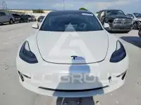 2022 Tesla Model 3 фото