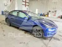 2022 Tesla Model 3 фото