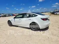 2022 Tesla Model 3 фото