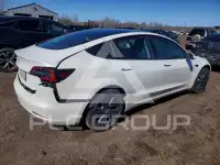 2022 Tesla Model 3 фото