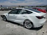 2022 Tesla Model 3 фото