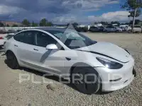 2022 Tesla Model 3 фото