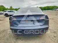 2022 Tesla Model 3 фото