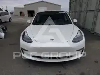 2022 Tesla Model 3 фото