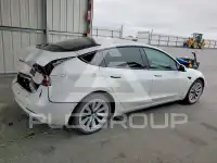 2022 Tesla Model 3 фото