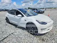 2022 Tesla Model 3 фото