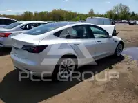 2022 Tesla Model 3 фото