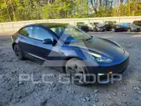 2022 Tesla Model 3 фото