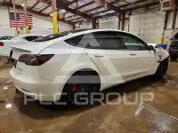 2022 Tesla Model 3 фото