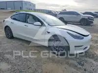 2022 Tesla Model 3 фото