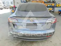 2022 Tesla Model 3 фото