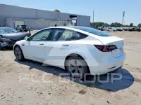 2022 Tesla Model 3 фото