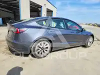 2022 Tesla Model 3 фото
