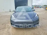2022 Tesla Model 3 фото