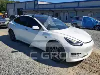 2022 Tesla Model 3 фото