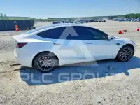 2022 Tesla Model 3 фото