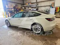 2022 Tesla Model 3 фото