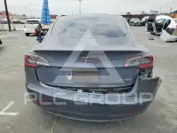 2022 Tesla Model 3 фото