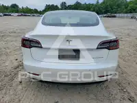 2022 Tesla Model 3 фото