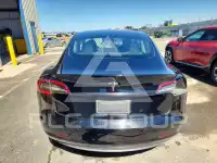 2022 Tesla Model 3 фото