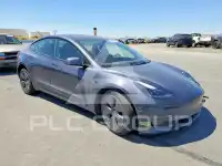 2022 Tesla Model 3 фото