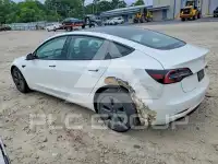 2022 Tesla Model 3 фото