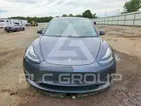 2022 Tesla Model 3 фото
