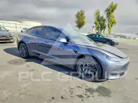 2022 Tesla Model 3 фото