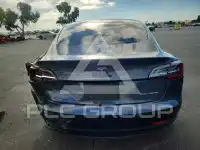2022 Tesla Model 3 фото