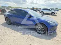 2022 Tesla Model 3 фото