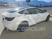 2022 Tesla Model 3 фото