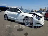 2022 Tesla Model 3 фото