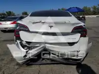 2022 Tesla Model 3 фото