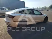 2022 Tesla Model 3 фото