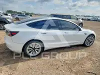 2022 Tesla Model 3 фото