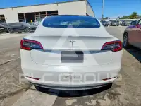 2022 Tesla Model 3 фото
