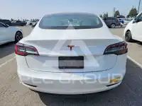 2022 Tesla Model 3 фото
