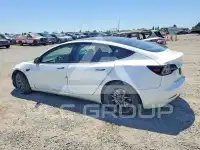 2022 Tesla Model 3 фото