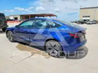 2022 Tesla Model 3 фото