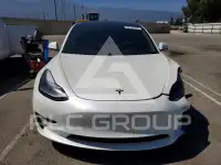 2022 Tesla Model 3 фото