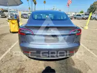 2022 Tesla Model 3 фото