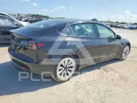 2022 Tesla Model 3 фото