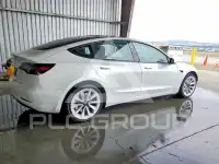 2022 Tesla Model 3 фото