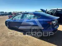 2022 Tesla Model 3 фото