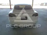 2022 Tesla Model 3 фото