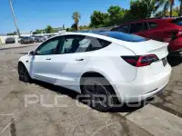 2022 Tesla Model 3 фото