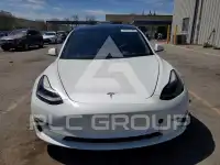 2022 Tesla Model 3 фото
