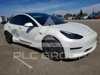 2022 Tesla Model 3 фото