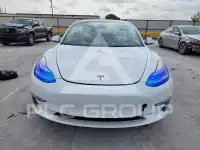 2022 Tesla Model 3 фото