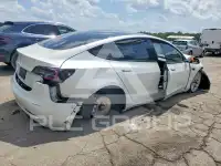2022 Tesla Model 3 фото